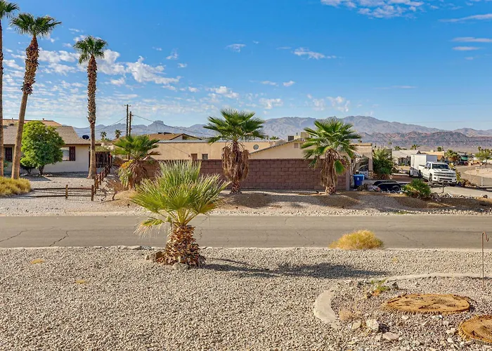 1 Mi To Havasu: Family W/ Game
